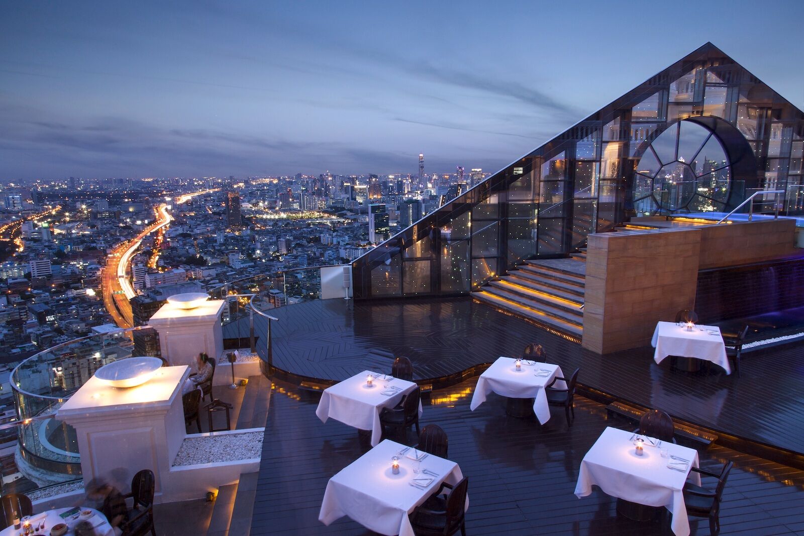 Sky Bar / Breeze Restaurant dining room extreme restaurants