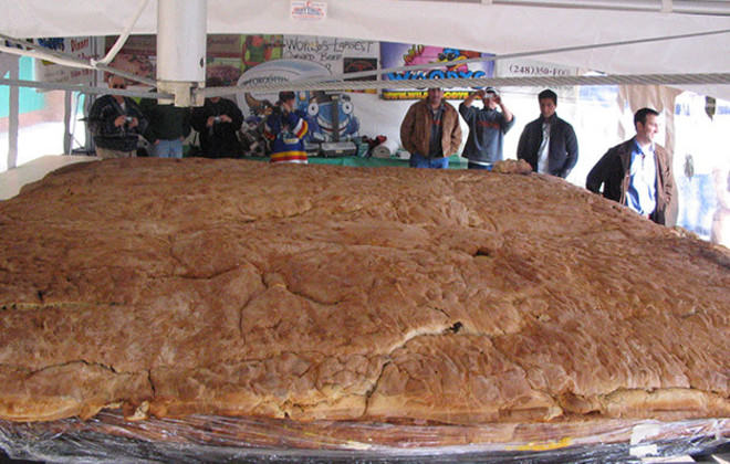 Fun Throwback Guinness World Record For World S Largest Sandwich Was Set In Roseville Michigan With 5 440lb 12ft Wide Sandwich At Wild Woody S Jobbiecrew Com