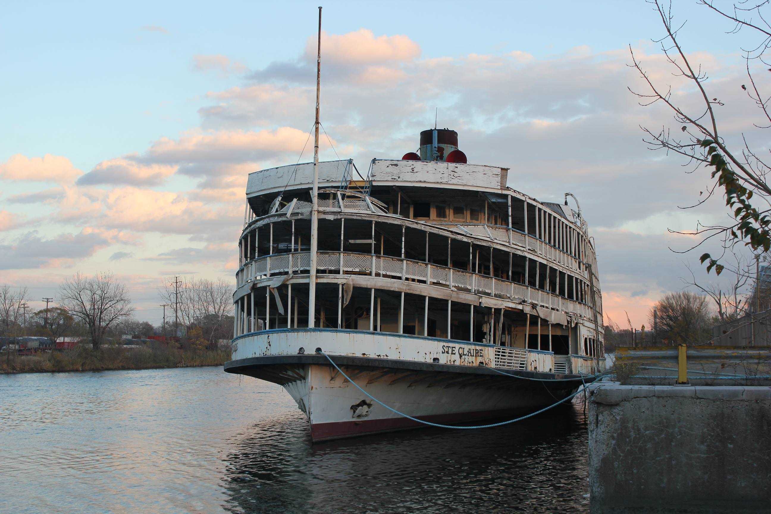 Exclusive JobbieCrew PHOTOS: Old Detroit Boblo Boat! - JobbieCrew.com