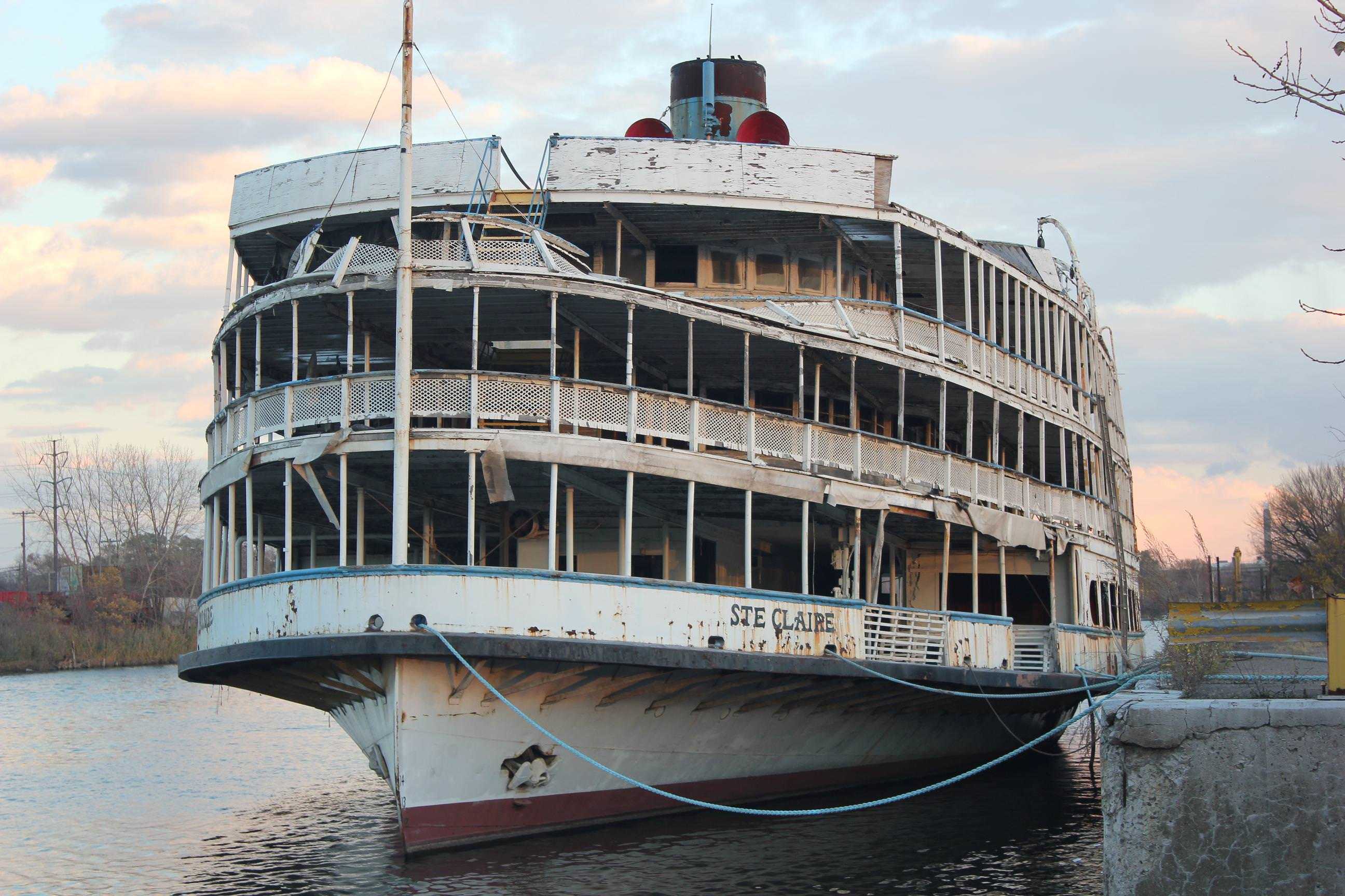 Exclusive JobbieCrew PHOTOS: Old Detroit Boblo Boat! - JobbieCrew.com