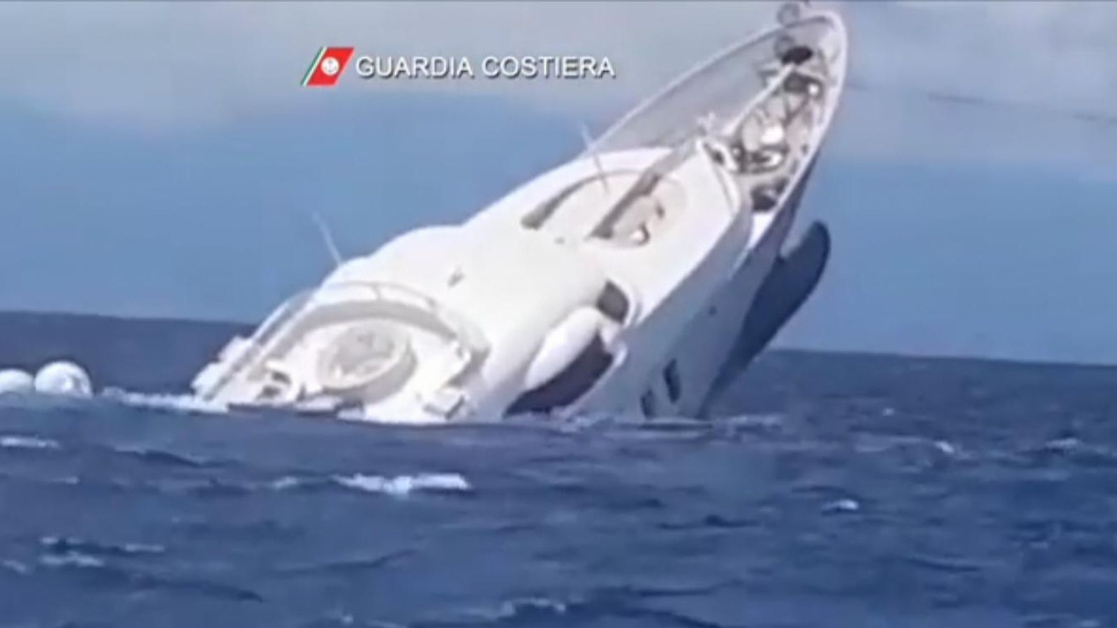 Moment Superyacht Sinks Off The Coast Of Catanzaro, Italy - JobbieCrew.com